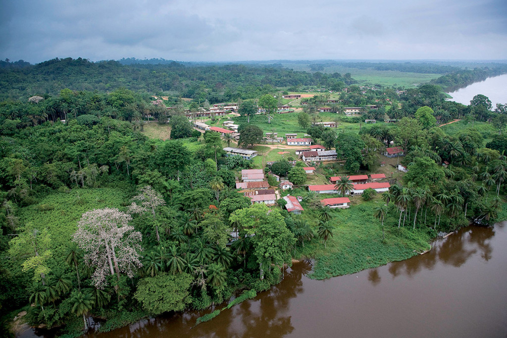 HOPITAL LAMBARENE yann arthus bertrand